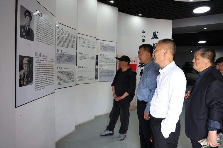 13、12日，参观纪念馆 (1).jpg