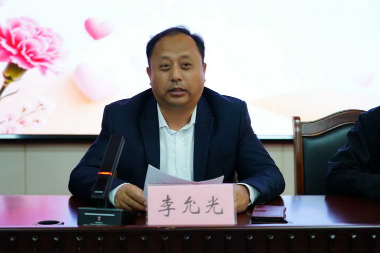县文联主席李允光.jpg